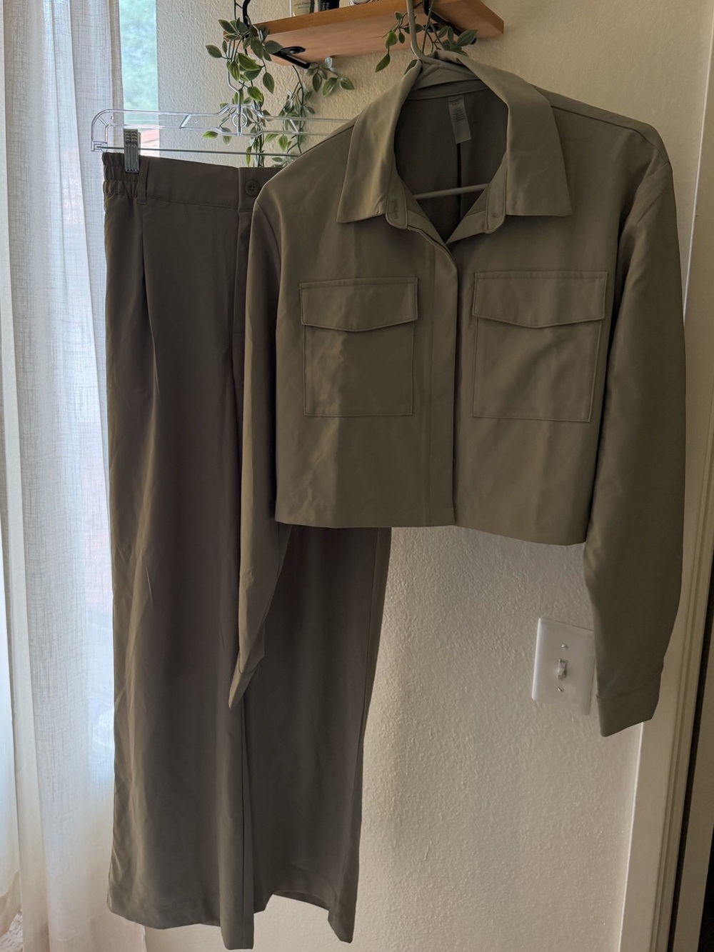 NWT‼️Beyond Yoga Sage Green Cropped Jacket & Wide-Leg Trousers Set